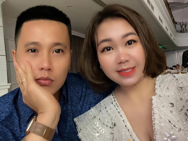 Nghe con hỏi người yêu cũ mình một câu, mẹ 2 con liền cưới mối tình đầu, cùng nhau xây dựng cơ ngơi hoành tráng - 1