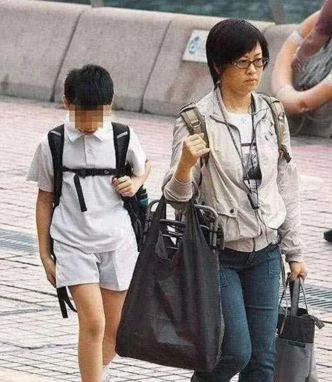&#34;Nhất ca&#34; TVB từng đẩy vợ cũ con trai vào đường cùng, giờ hết thời, nhan sắc xuống cấp, đi hát hội chợ - 10