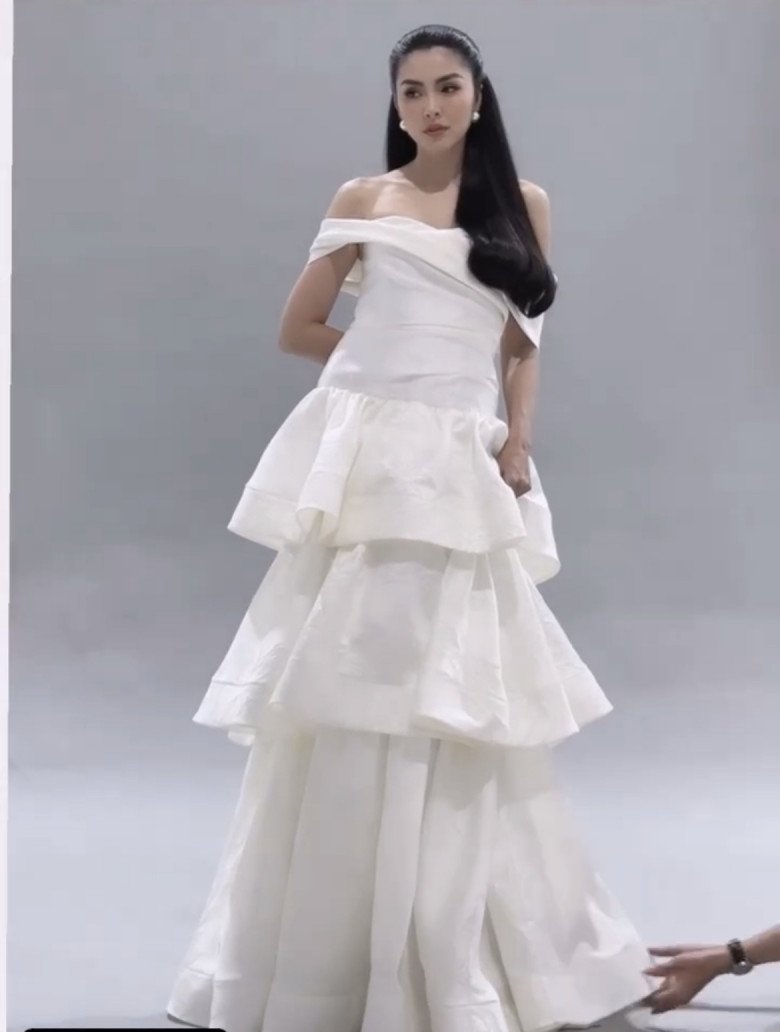 Tăng Thanh Hà ra đường sang như nữ hoàng, về nhà làm bà nội trợ với ba loại trang phục mẹ nào cũng nên có - 1