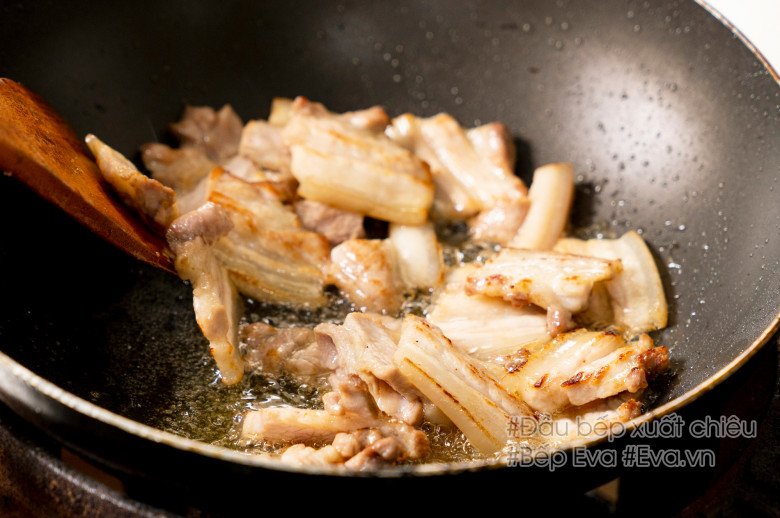 Mưa phùn se lạnh ăn thịt rang cháy cạnh quá ngon, xem cách làm của đầu bếp &#34;xịn&#34; lại càng thèm - 5