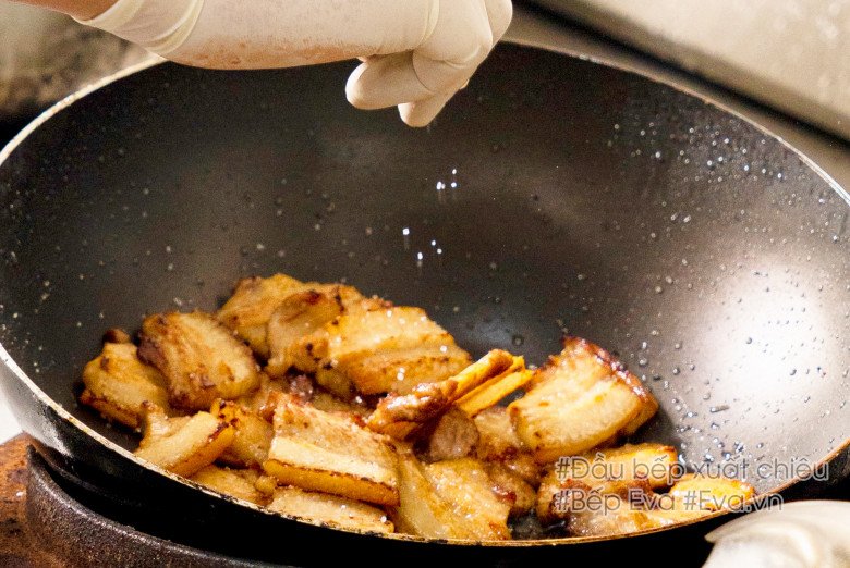 Mưa phùn se lạnh ăn thịt rang cháy cạnh quá ngon, xem cách làm của đầu bếp &#34;xịn&#34; lại càng thèm - 6