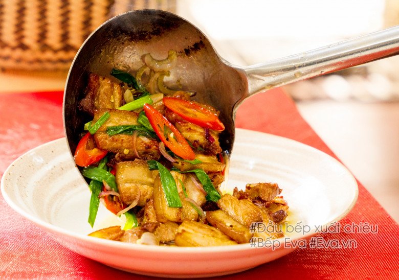 Mưa phùn se lạnh ăn thịt rang cháy cạnh quá ngon, xem cách làm của đầu bếp &#34;xịn&#34; lại càng thèm - 8