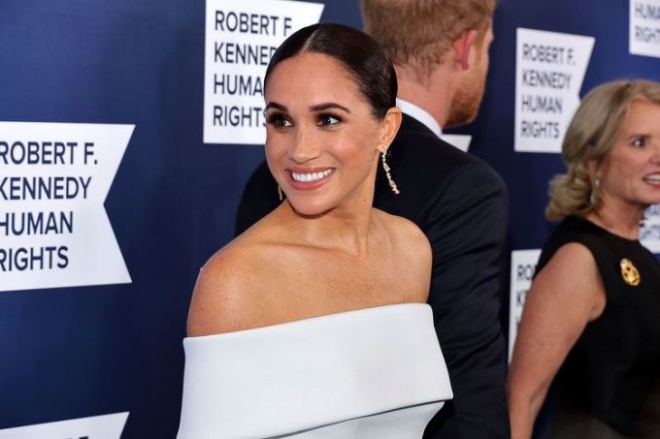 Vợ chồng Kate &#34;thở phào nhẹ nhõm&#34; khi em dâu Meghan sẽ không về Anh dự lễ đăng quang của bố chồng - 2