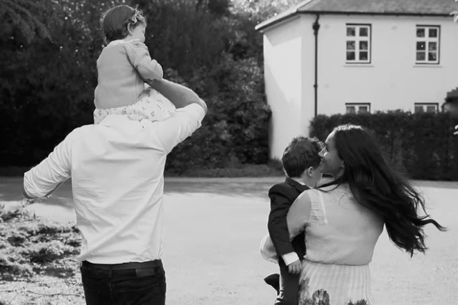 Vợ chồng Kate &#34;thở phào nhẹ nhõm&#34; khi em dâu Meghan sẽ không về Anh dự lễ đăng quang của bố chồng - 4
