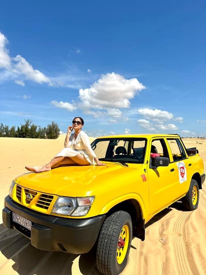 &#34;Bà mối&#34; Cát Tường U50 vẫn thích khoe ảnh bikini, tạo dáng nhí nhảnh, nay bị nói &#34;trẻ trâu cưa sừng làm nghé&#34; - 10