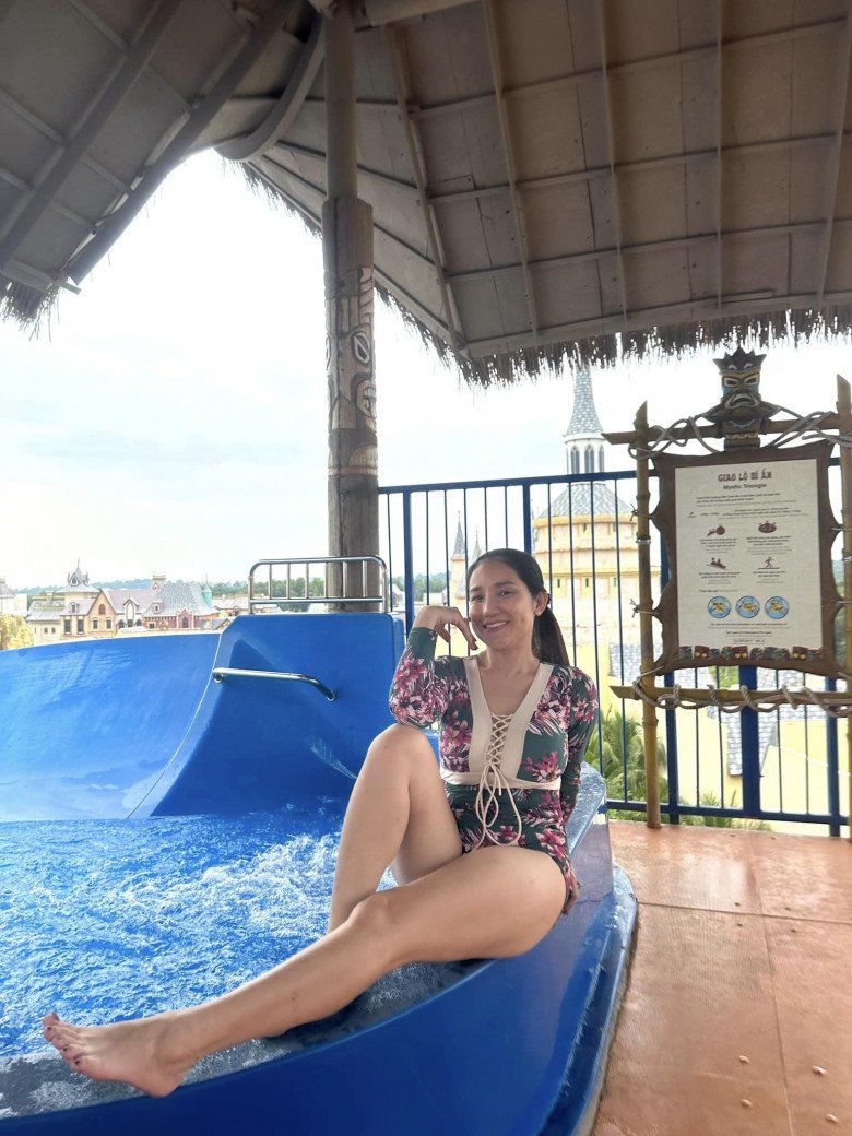 &#34;Bà mối&#34; Cát Tường U50 vẫn thích khoe ảnh bikini, tạo dáng nhí nhảnh, nay bị nói &#34;trẻ trâu cưa sừng làm nghé&#34; - 14