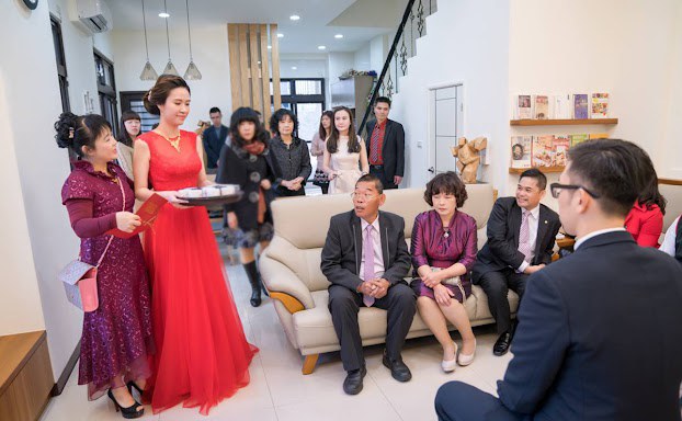 Háo hức lấy được vợ trẻ kém 20 tuổi, đêm tân hôn cả nhà tôi tái mặt chứng kiến cảnh tượng trong phòng - 1