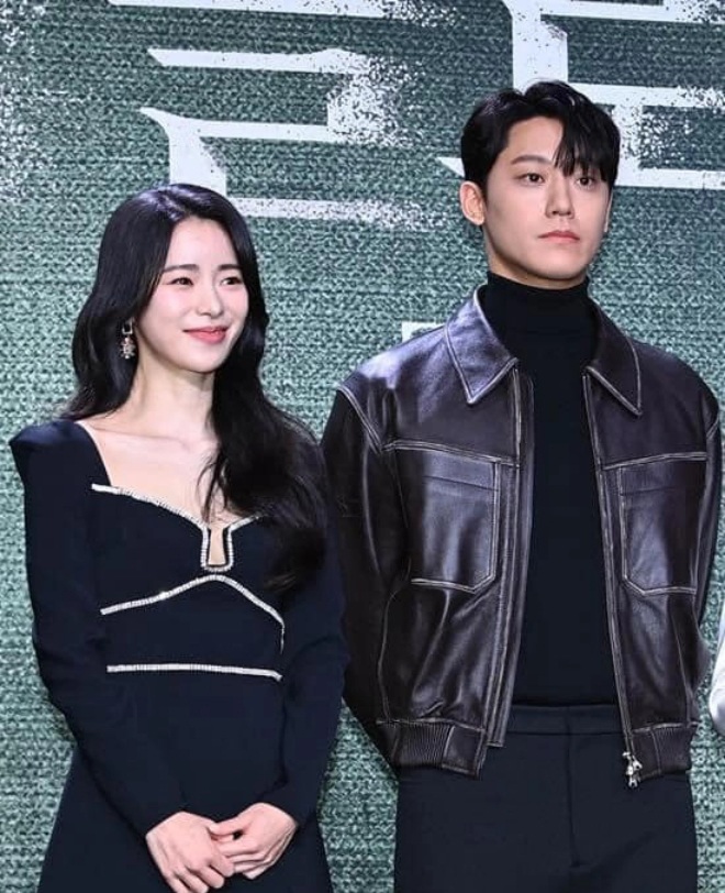 &#34;Mốt&#34; tình chị - em nở rộ trong showbiz: Mới nhất là &#34;ác nữ&#34; hại Song Hye Kyo, ngưỡng mộ nhất là Kim Tae Hee - 1