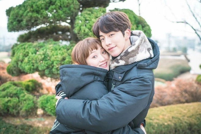 &#34;Mốt&#34; tình chị - em nở rộ trong showbiz: Mới nhất là &#34;ác nữ&#34; hại Song Hye Kyo, ngưỡng mộ nhất là Kim Tae Hee - 10