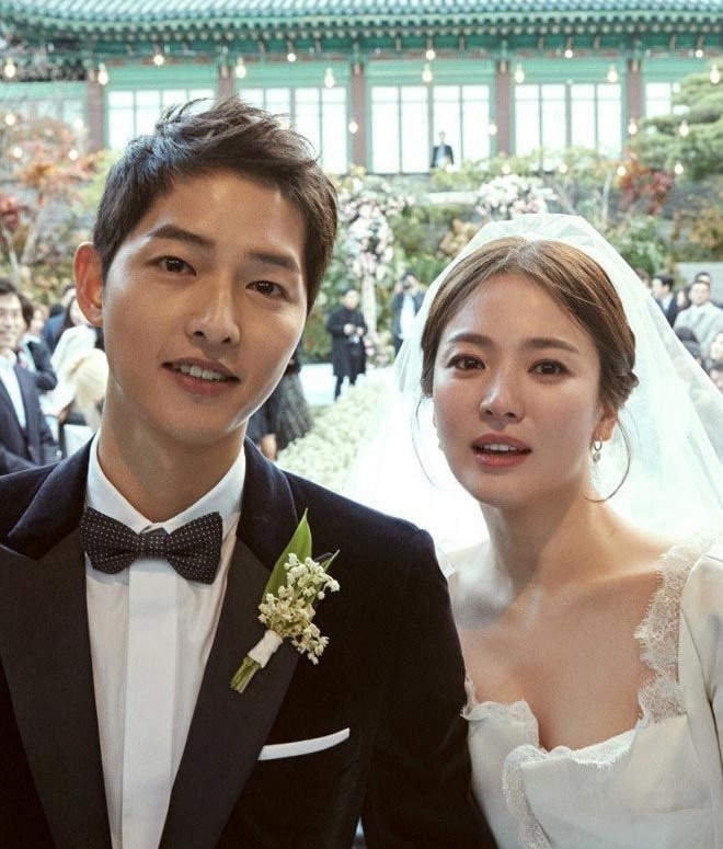 &#34;Mốt&#34; tình chị - em nở rộ trong showbiz: Mới nhất là &#34;ác nữ&#34; hại Song Hye Kyo, ngưỡng mộ nhất là Kim Tae Hee - 11