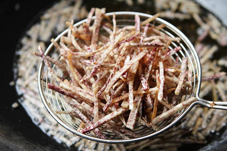 Loại củ cực giàu canxi cứ tưởng chỉ để ăn lẩu, ai ngờ đem nấu kiểu này được món ăn chơi cuối tuần - 2