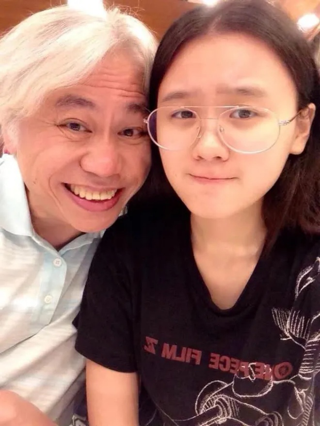 Tài khoản của chồng đáng tuổi ông có trạng thái mới, cô vợ trẻ có hành động đáng ngờ - 1