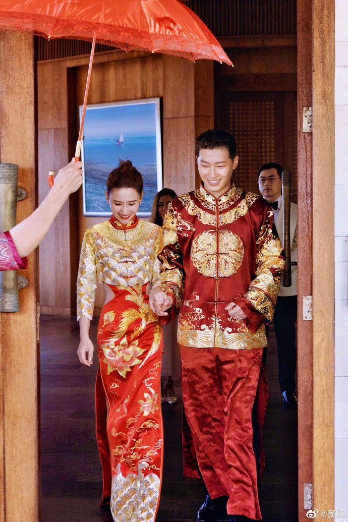 Ái nữ trùm sòng bạc là cô dâu hot nhất hôm nay, diện đồ cưới truyền thống thêu bằng chỉ vàng xa hoa - 8