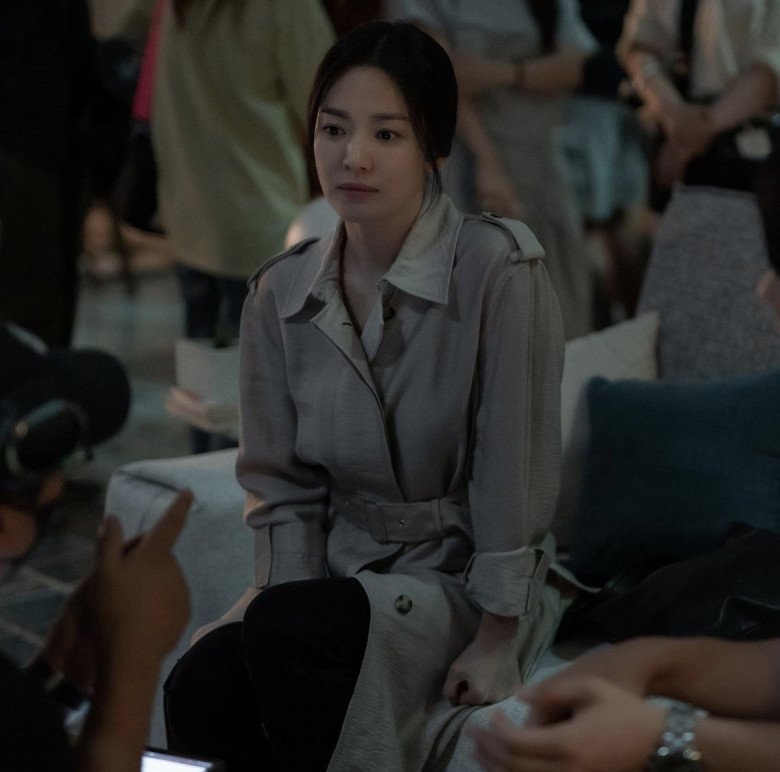 Ăn mặc như cái bang, Song Hye Kyo vẫn trẻ đẹp sang nhờ hai bí quyết siêu dễ, chị em phải nằm lòng - 3
