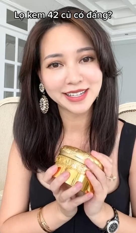 Người giàu xài kem dưỡng da 42 triệu chỉ để cấp ẩm, nhiều người đẹp Vbiz dùng mỹ phẩm giá vài trăm nghìn - 2