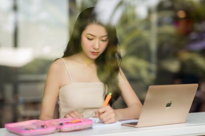 Mỹ nhân hụt vương miện danh giá mang nét đẹp tri thức, làm mẹ rồi mới tốt nghiệp đại học vẫn trẻ như nữ sinh - 4