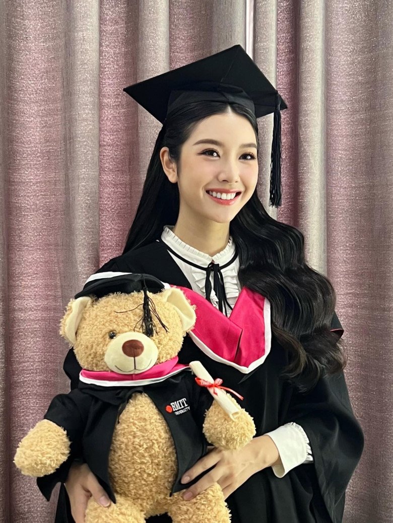 Mỹ nhân hụt vương miện danh giá mang nét đẹp tri thức, làm mẹ rồi mới tốt nghiệp đại học vẫn trẻ như nữ sinh - 5