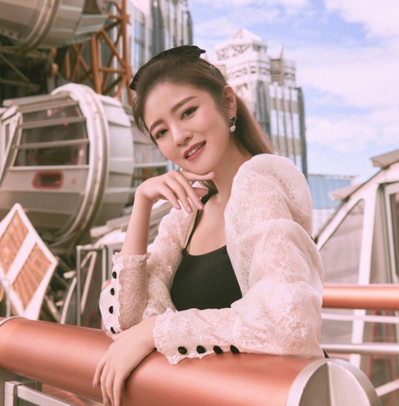 Dàn sao showbiz ai cũng sợ vì thế lực &#34;ngầm&#34; chống lưng: Sốc nhất là con trai cố chủ tịch giả làm dân thường - 6