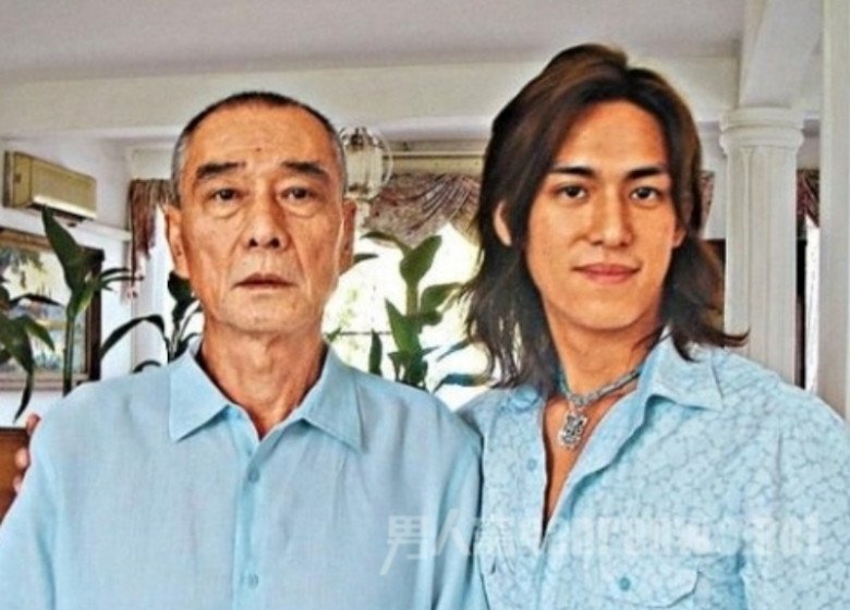 Dàn sao showbiz ai cũng sợ vì thế lực &#34;ngầm&#34; chống lưng: Sốc nhất là con trai cố chủ tịch giả làm dân thường - 2