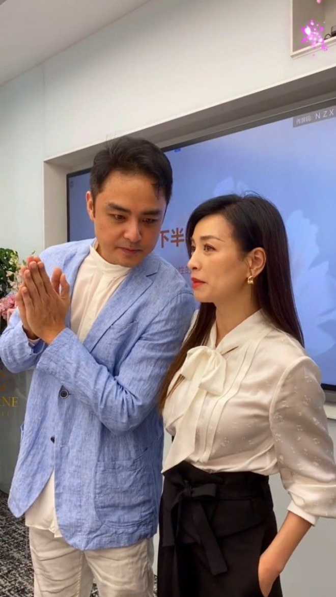 Sau 4 năm, &#34;Hoàng tử Ếch&#34; mới công khai khoe vợ, nhìn nhan sắc bà xã dễ hiểu vì sao anh giấu kín - 7