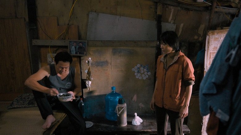 Thanh Hương ăn ngủ ngay cạnh bãi rác, &#34;người tình&#34; ám ảnh mùi đến nỗi không thở nổi - 4