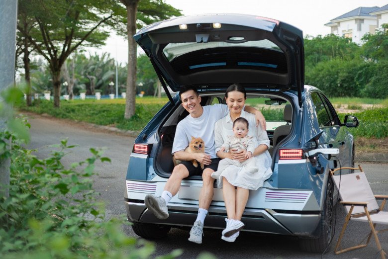 Tình đầu &#34;gài&#34; YouTuber Giang Ơi có bầu, sau đám cưới giờ đảm việc bếp núc lẫn chăm con - 1