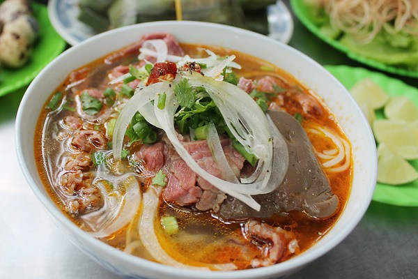 8 đặc sản xứ Huế chỉ nhắc tên đã thấy thèm, có món phải đến tận nơi mới được ăn - 2