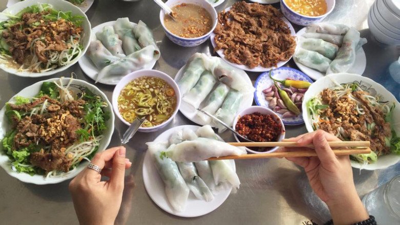 8 đặc sản xứ Huế chỉ nhắc tên đã thấy thèm, có món phải đến tận nơi mới được ăn - 6