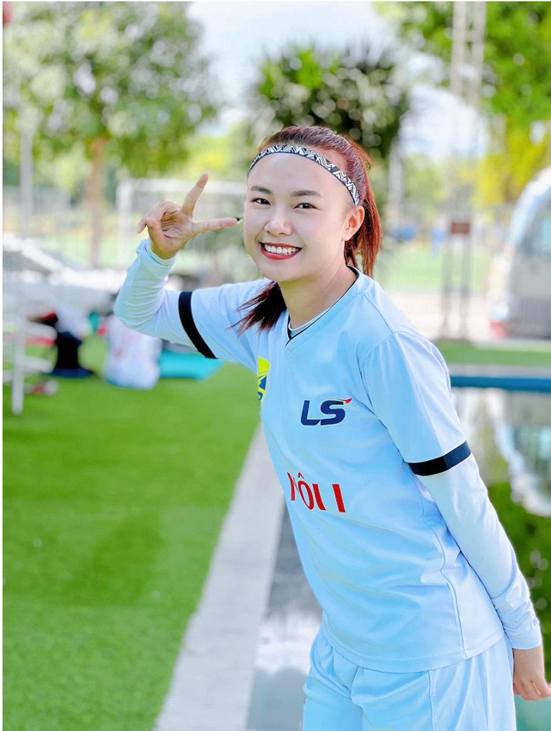 &#34;Ngọc nữ&#34; bóng đá Việt Nam, sở hữu nụ cười sáng rực chẳng kém Hà Tăng - 1