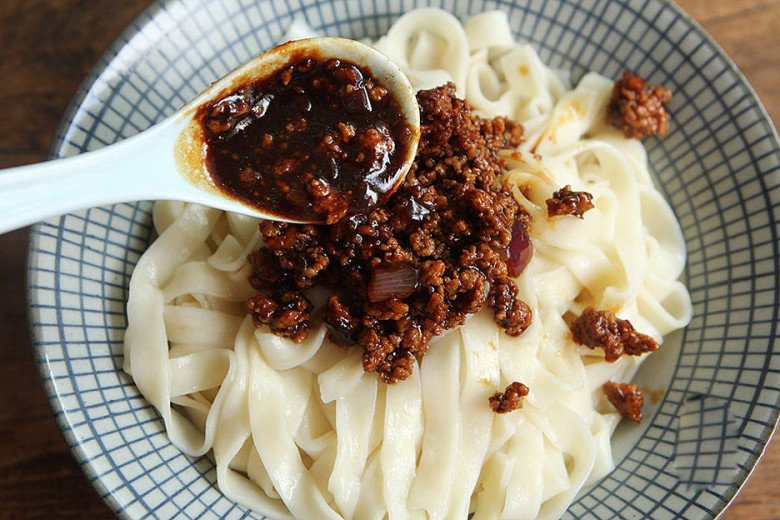 Mua được ít mì tươi, đem nấu vội kiểu này cũng được món ăn sáng ngon lại không thiếu chất - 8