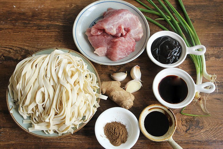 Mua được ít mì tươi, đem nấu vội kiểu này cũng được món ăn sáng ngon lại không thiếu chất - 1