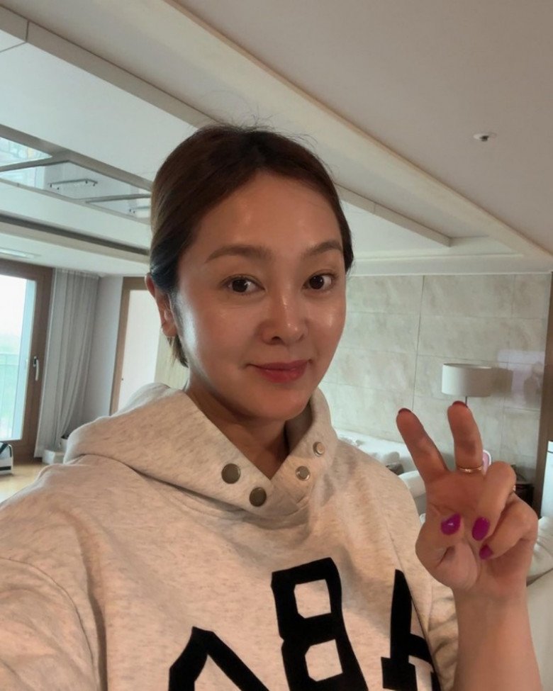 Người đẹp từng được Song Hye Kyo “làm nền”: Sự nghiệp giờ thua đàn em, mặt mộc tuổi U60 mới sốc - 9