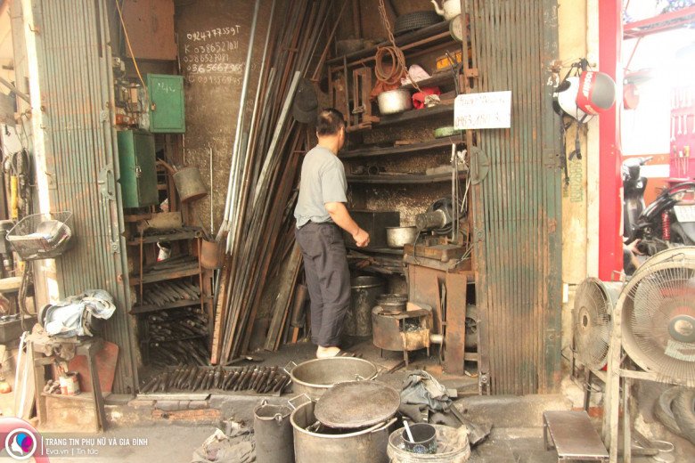 Người còn sót lại ở con phố cổ một thời đỏ lửa: Bám nghề nhờ một câu nói của bố dù vợ phản đối quyết liệt - 2