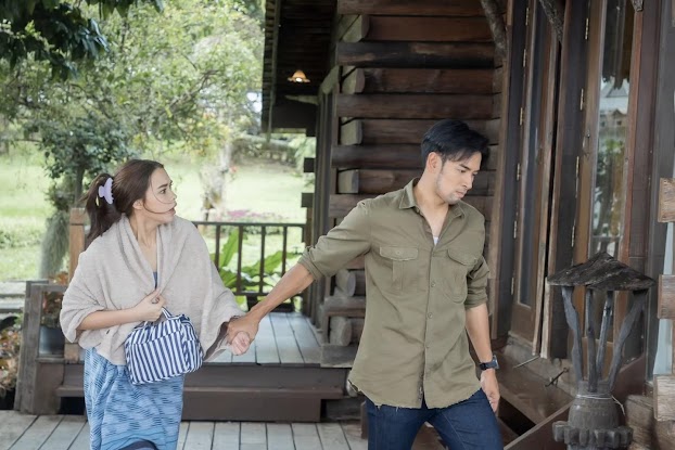 Tháng nào nhà ngoại cũng gửi thực phẩm lên cho, mở ra tôi ôm mặt khóc - 1