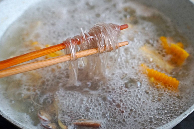 Không cần lòng gà, canh miến nấu kiểu này cực ngon và thanh mát, chuẩn cơm ngày hè - 5