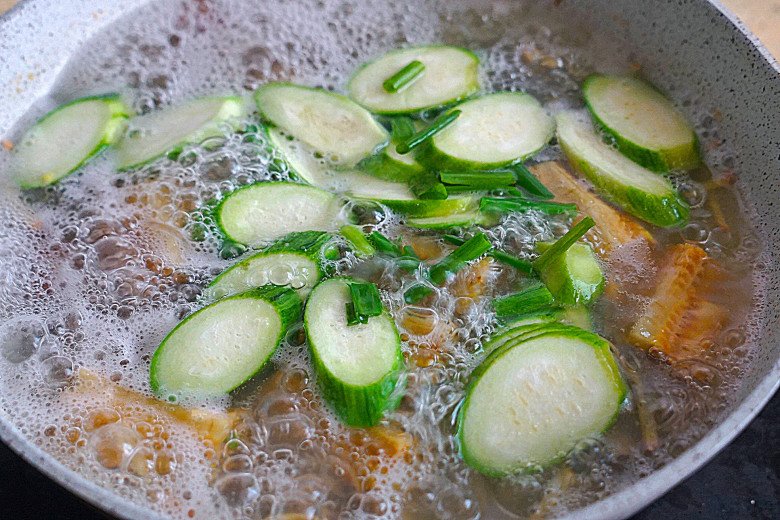 Không cần lòng gà, canh miến nấu kiểu này cực ngon và thanh mát, chuẩn cơm ngày hè - 6