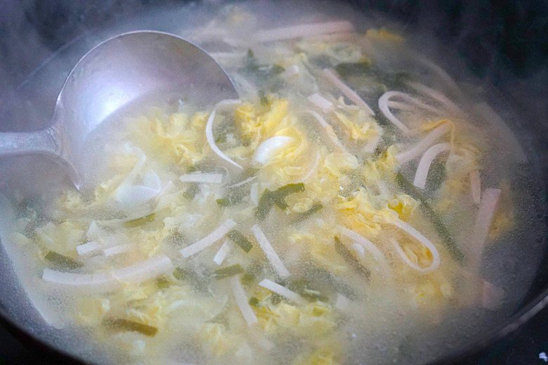 Hè nóng ra nhiều mồ hôi, nấu ngay canh này mát lịm lại bổ sung nước, thơm ngon dễ ăn - 5