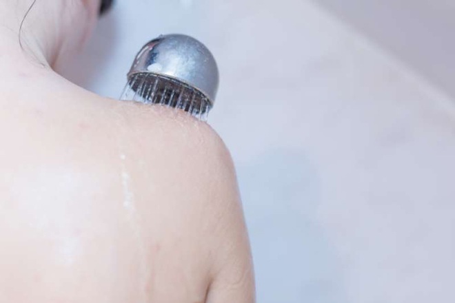 Người phụ nữ tắm 10 lần/ngày, hôm sau người nhà phát hiện chuyện động trời trong phòng ngủ - 1