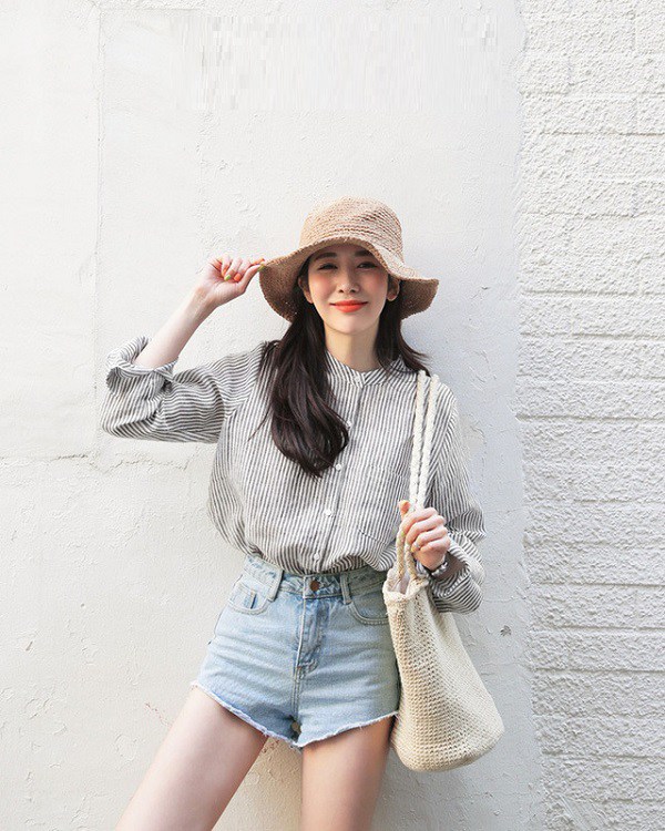4 kiểu áo &#34;hợp cạ&#34; với quần short jeans, chị em nên mua gấp - 10
