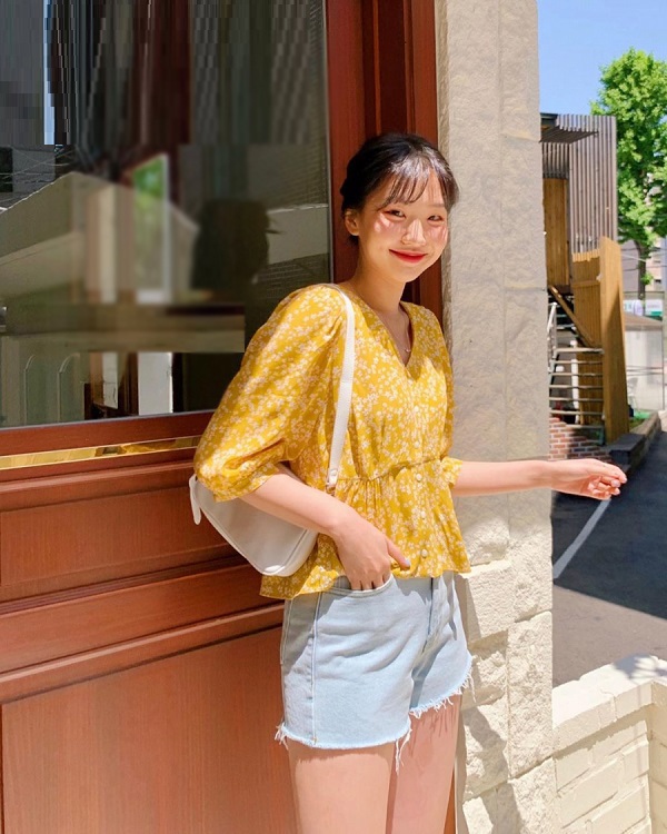 4 kiểu áo &#34;hợp cạ&#34; với quần short jeans, chị em nên mua gấp - 5