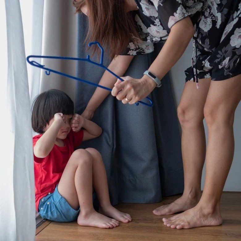 Bé trai 9 tuổi suy thận cấp sau khi bị mẹ đánh vào mông, những vùng nguy hiểm trên cơ thể trẻ cha mẹ không nên tác động mạnh - 2