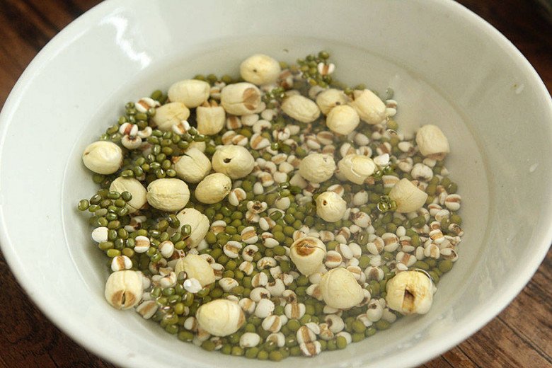 Con này chỉ hay luộc hoặc nướng, giờ đem nấu canh với hạt mùa hè được món ngon bổ mát ít ai ngờ tới - 2