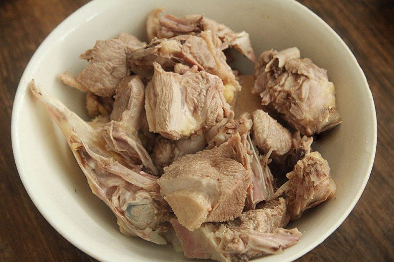 Con này chỉ hay luộc hoặc nướng, giờ đem nấu canh với hạt mùa hè được món ngon bổ mát ít ai ngờ tới - 3