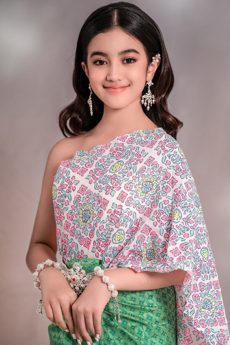 Công chúa hoàng gia Campuchia đẹp lai Pháp, 12 tuổi mộc mạc như thường dân - 5