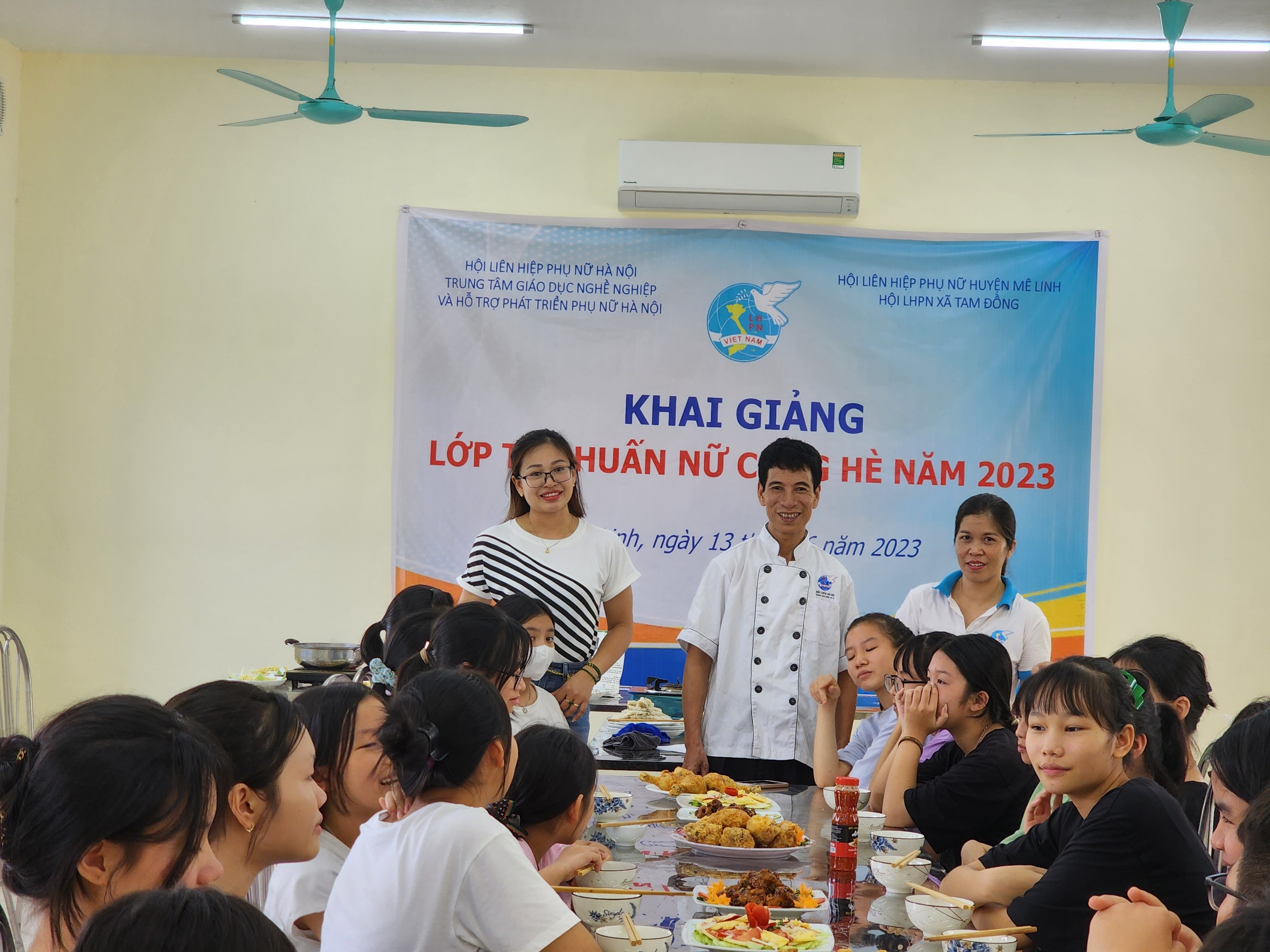 Huyện Mê Linh: Hướng dẫn trẻ em học những món ăn ngon cho ngày hè - 1