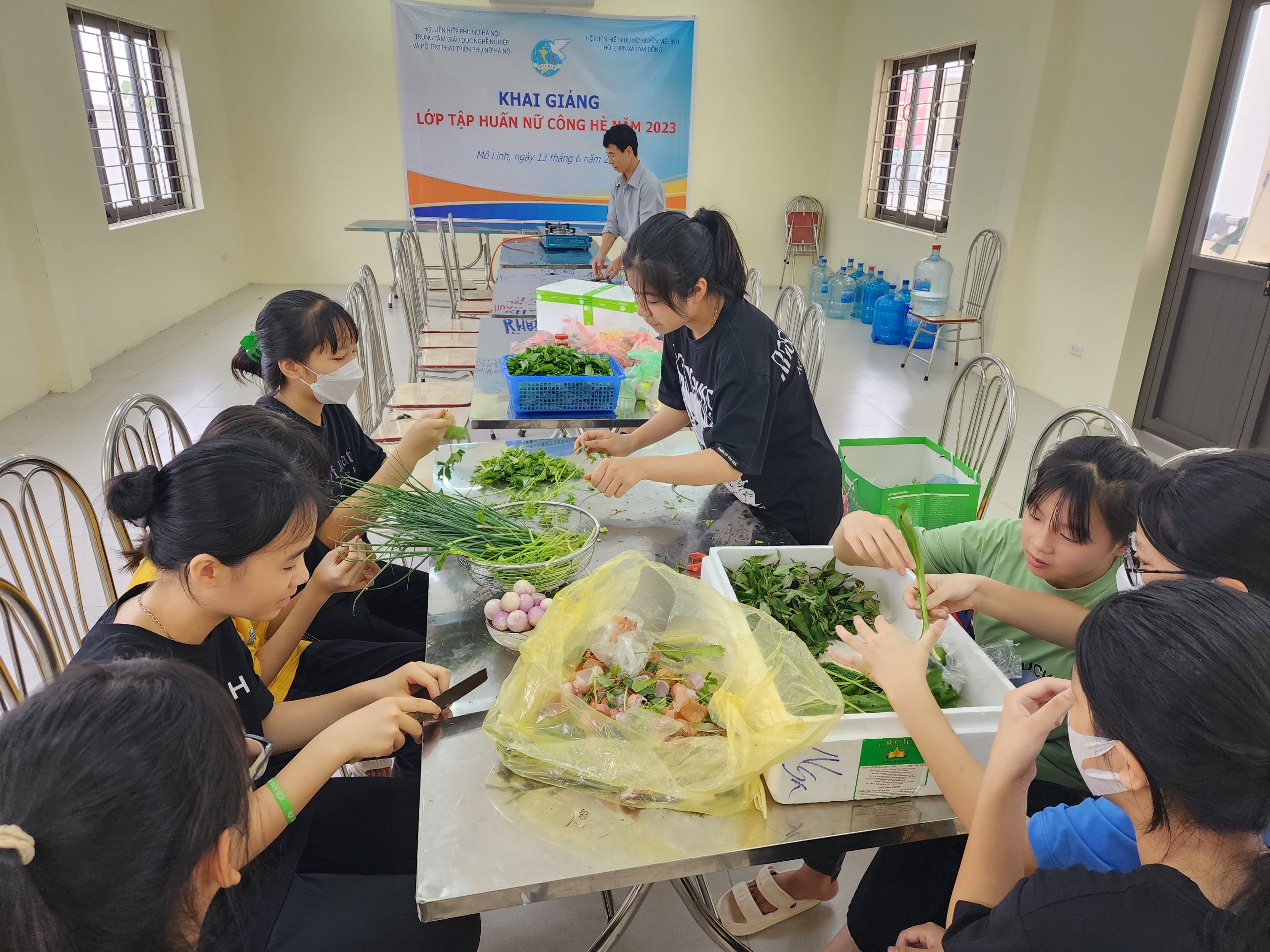 Huyện Mê Linh: Hướng dẫn trẻ em học những món ăn ngon cho ngày hè - 2