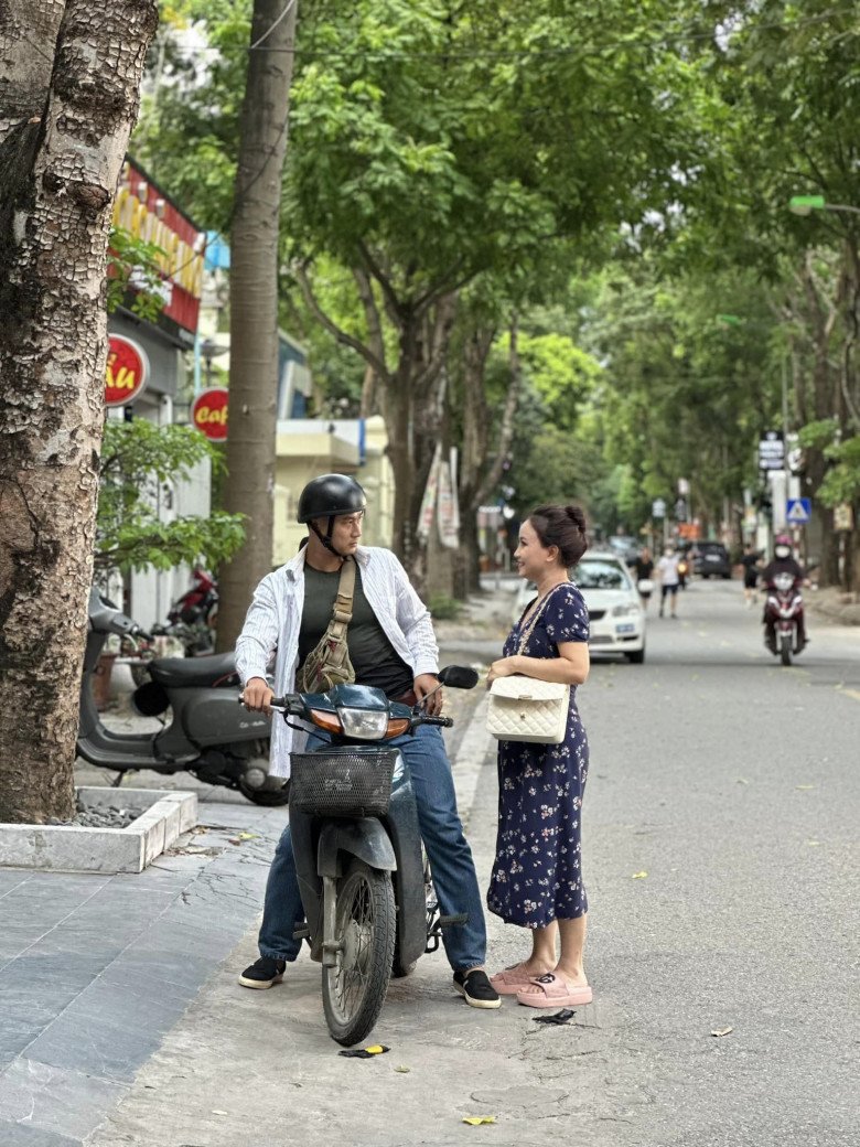 Nhan sắc thật của Doãn Quốc Đam trên phim trường Phố Trong Làng 2, không thể tin đây là anh Mến &#34;trọc&#34; - 5