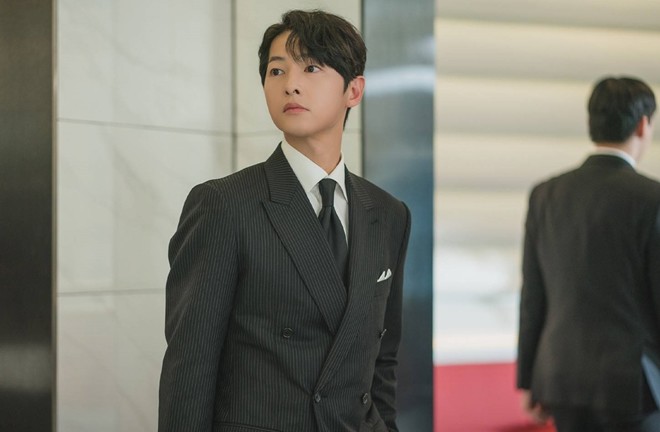 Song Joong Ki gây sốt khi xuất hiện 5 phút, không quên &#34;cà khịa&#34; hôn nhân với Song Hye Kyo? - 1