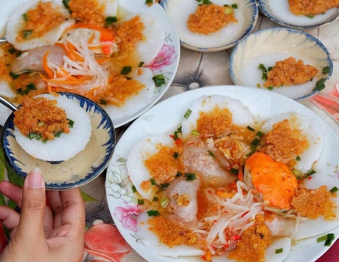 Ẩm thực chợ Bà Hoa nổi tiếng món ngon miền Trung, bánh bèo tóp mỡ béo thơm chỉ 3.000 đồng - 4