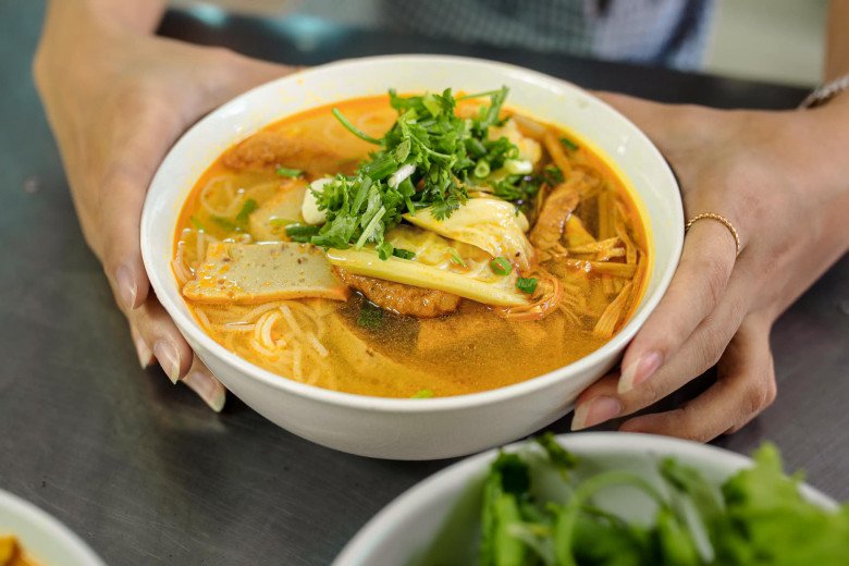 Thưởng thức tô bún đậm vị biển của Đà Nẵng: Ghé ngay 6 địa chỉ đông khách bậc nhất này! - 2